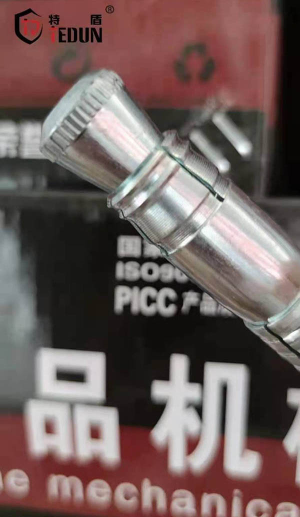 后扩底机械锚栓